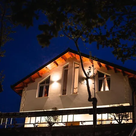 Xhuli בית הארחה שקודר