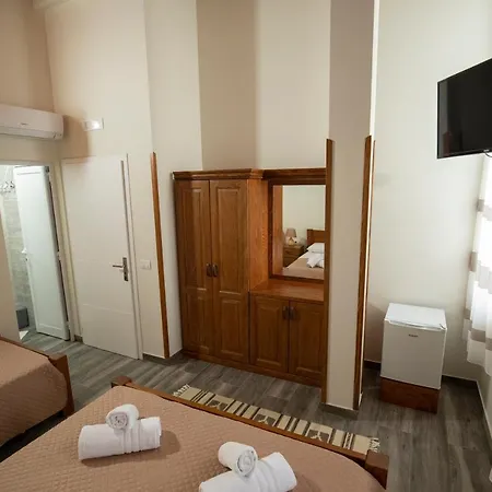 בית הארחה Xhuli 3*