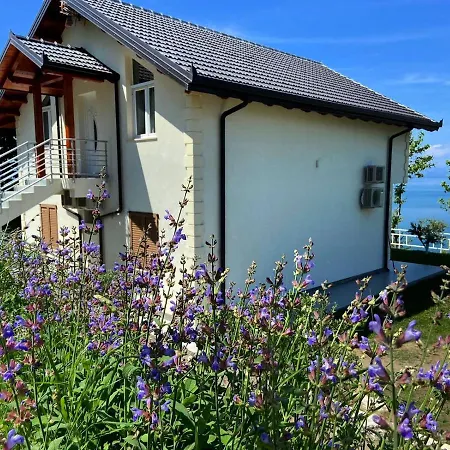 בית הארחה Xhuli