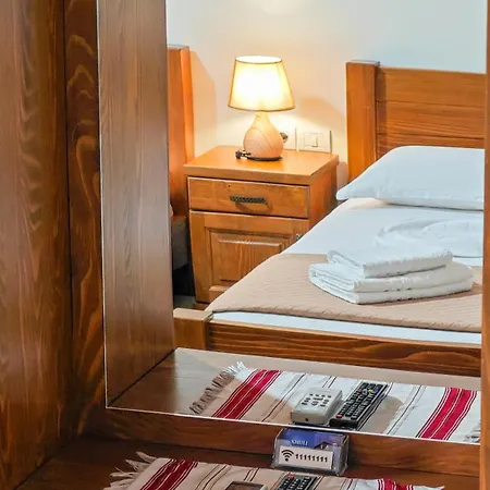 בית הארחה Xhuli שקודר