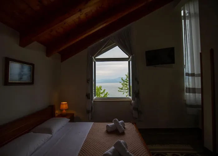 Xhuli 3* Σκόδρα