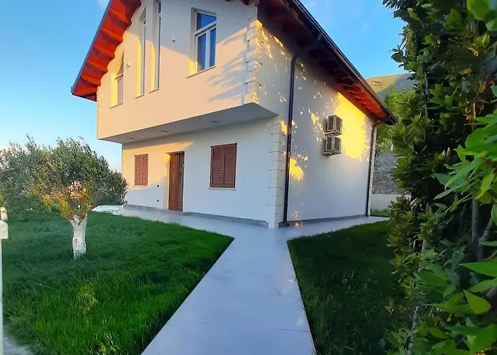 Πανσιόν Xhuli 3*