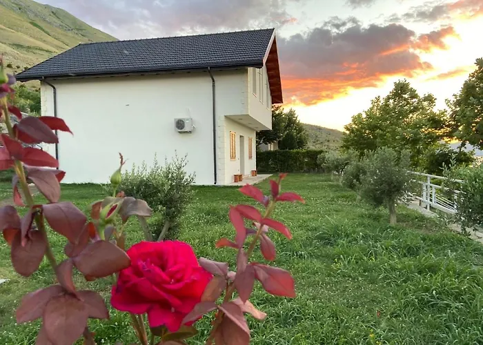 Xhuli Πανσιόν 3*