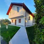 بيت ضيافة Xhuli 3*