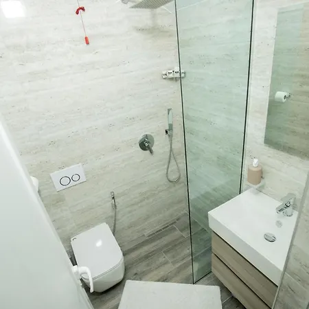 Πανσιόν Xhuli 3*