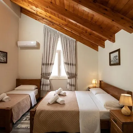 Πανσιόν Xhuli 3*