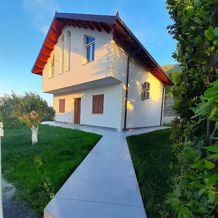 Πανσιόν Xhuli 3*