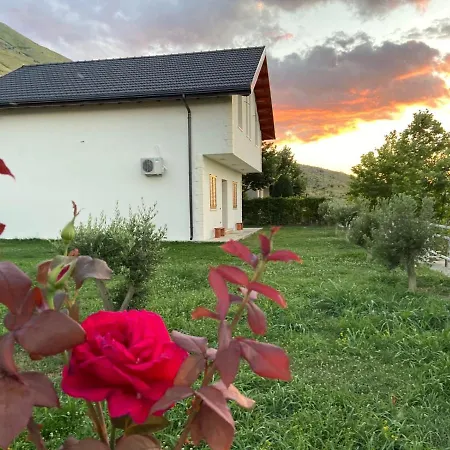 Xhuli Πανσιόν 3*