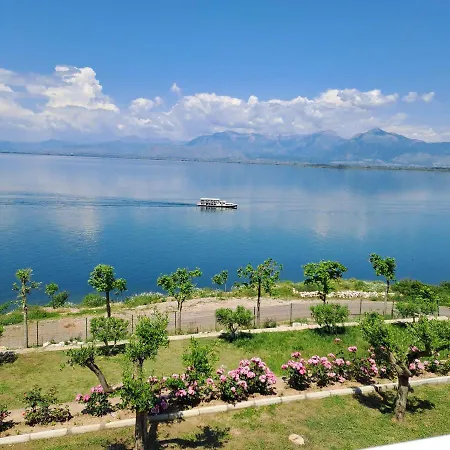 Xhuli Πανσιόν