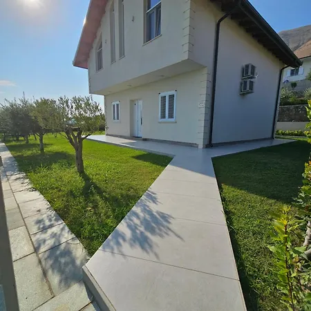 Πανσιόν Xhuli