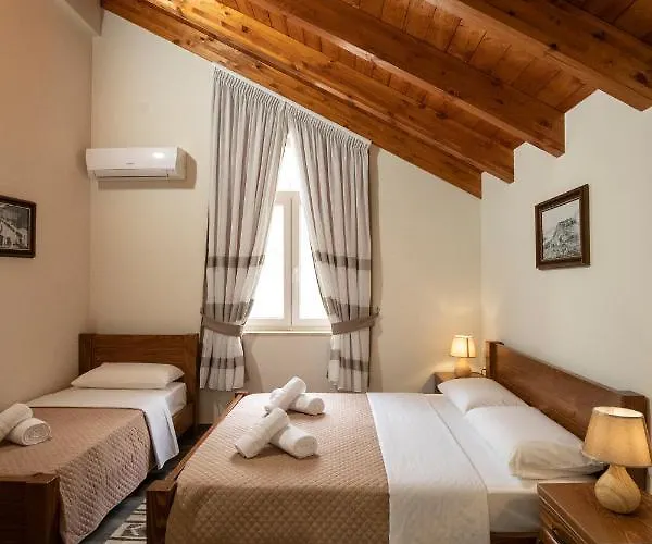 Guest house Xhuli 3*