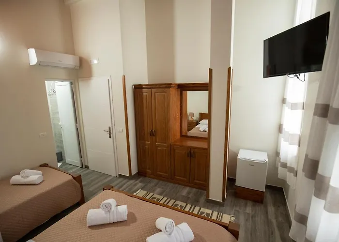 Guest house Xhuli 3*